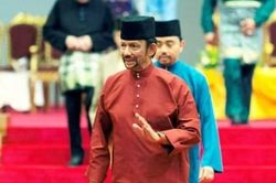 Quốc vương Brunei Bolkiah trở thành người tại vị lâu nhất thế giới