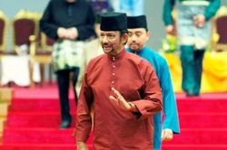 Quốc vương Brunei Bolkiah trở thành người tại vị lâu nhất thế giới