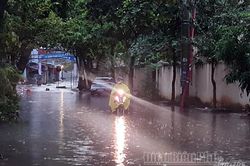 Nhiều tuyến đường ở TP. Điện Biên Phủ 'cứ mưa là ngập'