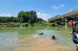 Tìm thấy thi thể nam thanh niên nhảy cầu Đuồi