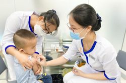 Do đâu thiếu vaccine sởi, bạch hầu?