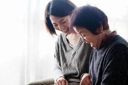 Mẹ đã đồng ý khi tôi đưa bà đến viện dưỡng lão