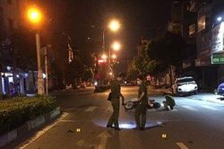 Tạm giam nhóm 'trẻ trâu' dùng đinh ba, dao phóng lợn dượt đuổi khiến 3 người thương vong