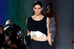 Dàn sao làm lu mờ người mẫu khi catwalk
