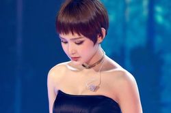 Hiền Hồ không được hát 'Rồi người thương cũng hóa người dưng'