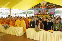Tưởng nhớ người đi - Vì người ở lại