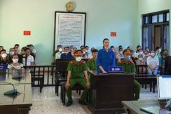 Chính trị - Xã hội Pháp luật - Cuộc sống 16 năm tù cho kẻ dùng xăng đốt chết vợ