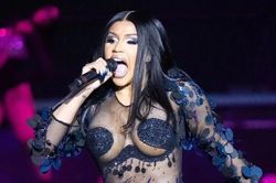 Cardi B nhận tội đánh người