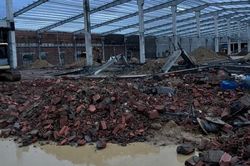 Sập tường công trình đang xây ở Bình Định khiến 11 người thương vong