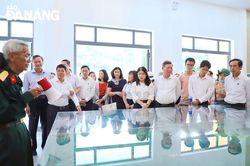 Khối thi đua 9 thăm Căn cứ Huyện ủy Hòa Vang