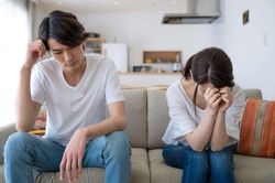 Mẹ không cho tiền, em trai nói một câu mà tim tôi đau nhói