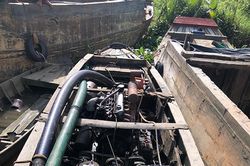 Nhảy xuống sông bỏ trốn khi bị phát hiện hút cát trái phép