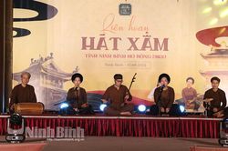 Biểu diễn hát Xẩm tại phố cổ Hoa Lư