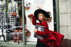 GenZ thất nghiệp, các ông lớn ngành hàng xa xỉ 'đau đầu'
