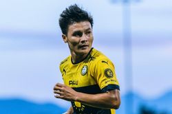 Sau trận thắng đầu tiên cùng Pau FC, Quang Hải về Việt Nam