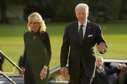 Tổng thống Joe Biden và phu nhân chia sẻ kỷ niệm về nữ hoàng Anh