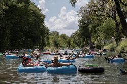 Giới trẻ Texas trôi trên phao, tìm về thiên nhiên