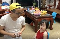 Ông bố hài hước ôn toán cho con 2,5 tuổi thi vào lớp 1