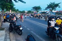 Thi thể nam sinh lớp 7 nổi ở trạm bơm, người dân tụ tập đông nghẹt ở hiện trường theo dõi