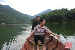 Bản Vinh Quang làm du lịch