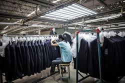 'LVMH Trung Quốc' trượt tới bờ vực vỡ nợ