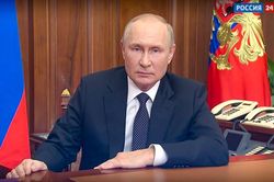Tổng thống Putin tuyên bố huy động quân đội, 'đốt nóng' chiến trường Donbass