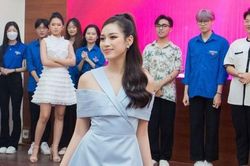 Đỗ Thị Hà catwalk trong buổi tuyển sinh Hoa hậu Việt Nam 2022