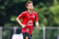 'Vua cùi chỏ' Theerathon tự tin giữ ngôi AFF Cup trước sự cạnh tranh của Việt Nam