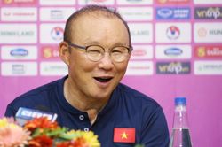 HLV Park Hang Seo cười hết cỡ sau trận Việt Nam thắng Singapore 4-0