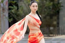 Lương Thùy Linh đầy gợi cảm trong vai trò MC của Miss Grand Việt Nam