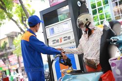 Giá xăng dầu giảm tiếp 630 đồng, về mốc 22.000 đồng/lít