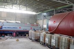 Hoãn phiên tòa vụ sản xuất xăng giả vì nhiều người liên quan vắng mặt
