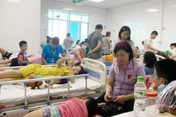 Hà Nội: Trẻ nhập viện tăng mạnh, 1 bác sĩ chăm 30 bệnh nhi