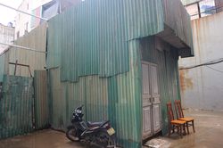 Hà Nội: Nhà quây tôn vi phạm trật tự xây dựng tại phường Khương Đình