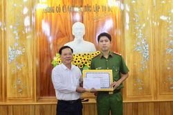 PC Ninh Thuận: Khen thưởng đột xuất 02 tập thể có thành tích truy bắt tội phạm trộm cắp tài sản