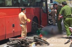 Xe khách giường nằm cán tử vong 1 người đi xe máy ở TPHCM