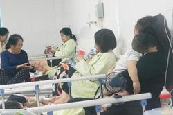 Hà Nội: Bệnh nhân nhi nhập viện tăng đột biến, bác sĩ khuyến cáo gì?