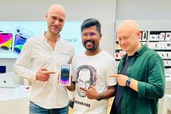 Bay từ Ấn Độ sang Dubai để mua iPhone