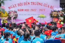 Lạm thu núp bóng 'tự nguyện'