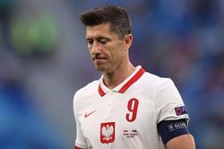 Lewandowski khiến truyền thông nước nhà dậy sóng sau trận thua Hà Lan