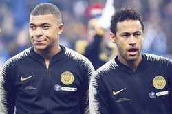 Neymar bỏ đi khi được hỏi về Mbappe