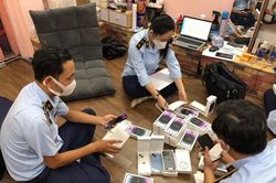 Cận cảnh vụ thu giữ lô iPhone 14 đầu tiên nghi nhập lậu, trị giá 1,6 tỷ đồng