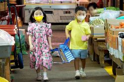 Khi trẻ Hàn Quốc lần đầu đi chợ