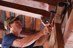 Hội An khẩn cấp chống đỡ Chùa Cầu và nhiều nhà cổ trước bão Noru