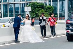 Thản nhiên chụp ảnh cưới giữa cầu Thủ Thiêm 2