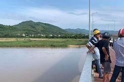 Tìm thấy thi thể người đã bỏ xe máy trên cầu Dinh Ông lúc nửa đêm