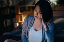 Mẹ cái gì cũng chỉ biết con trai và con dâu, đến khi ốm thì lại gọi con gái