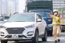 Hà Nội: CSGT tăng cường xử phạt các phương tiện đi vào làn khẩn cấp