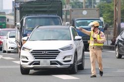 Ngày đầu xử phạt phương tiện đi vào làn khẩn cấp