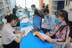 Thí sinh trúng tuyển chuẩn bị đủ các giấy tờ nhập học